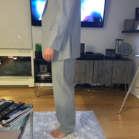 Bresciani light grey suit excellent condition - Picture 4 of 8